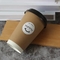 кофейные чашки бумаги стены двойника 12oz с крышками и соломами устранимыми